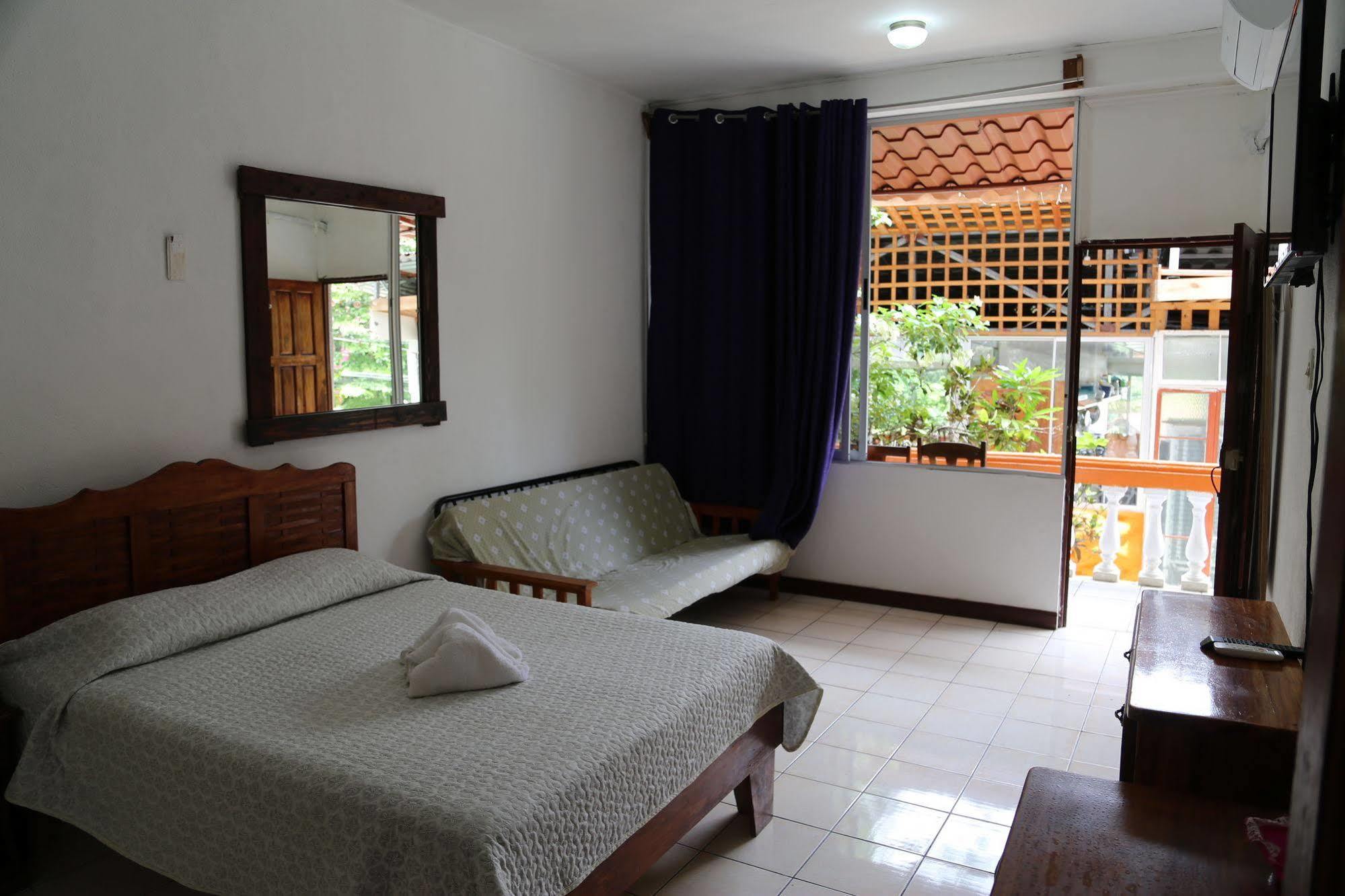 Hotel Coco Beach Manuel Antonio Esterno foto